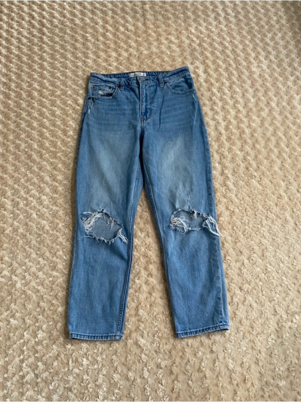 Abercrombie & Fitch Size 6 The Mom Jeans ,light wash,a Curve Love fit,distressed